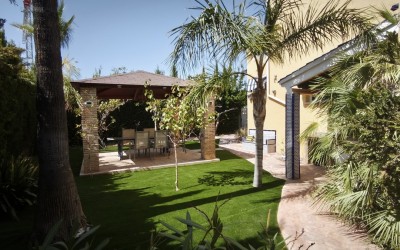 A fully renovated corner bungalow with a large garden.